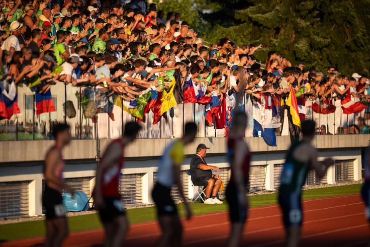 Tribune stadiona Poljane so bile kljub hudi vročini tako v soboto kot nedeljo razprodane. | Foto: Jure Banfi