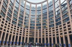 Delni rezultati potrjujejo večino EPP, socialistov in liberalcev v Evropskem parlamentu
