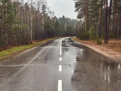 Jesen je tu, zima prihaja: ste pripravljeni na prve spolzke ceste?