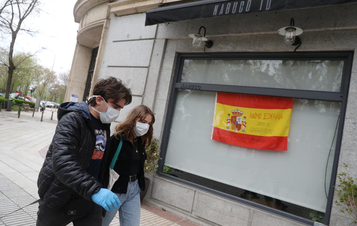 Španija | V zadnjih dveh tednih so iz Španije dnevno poročali o sedem tisoč do osem tisoč novih okužbah. V četrtek so jih zabeležili več kot deset tisoč. | Foto Reuters