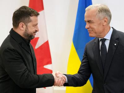 Zelenski in Carney napovedala krepitev sodelovanja pri proizvodnji dronov #vŽivo