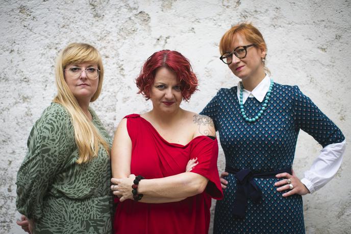 Blodnik po Istri | Teja Kleč, Tamara Langus in Agata Tomažič, avtorice najbolj razvpite knjige na slovenskem delu Twitterja | Foto Bojan Puhek