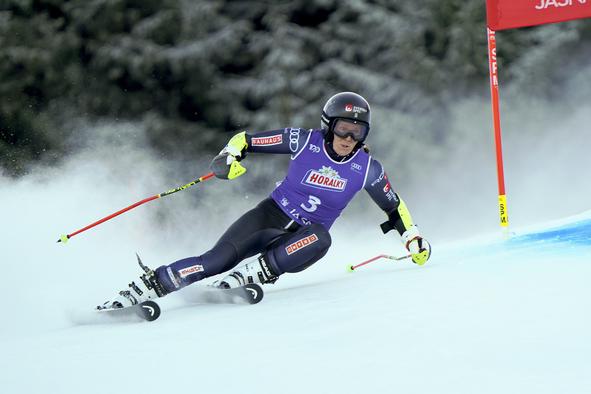 Švedinja razred zase, Vlhovo odpeljali z akijem