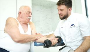 Fizioterapija za starejše: kako ohraniti gibanje, moč in samostojnost tudi v zrelih letih