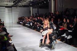 Na newyorškem tednu mode prva manekenka na vozičku