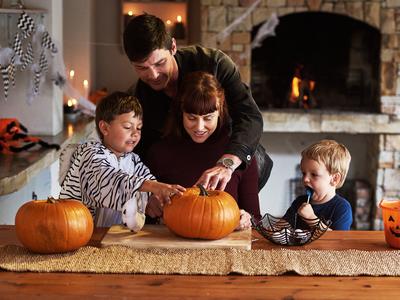 Kako za noč čarovnic doma pričarati strašljivo vzdušje?