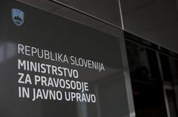 Pravosodno ministrstvo ignorira odločbe inšpekcijskih služb