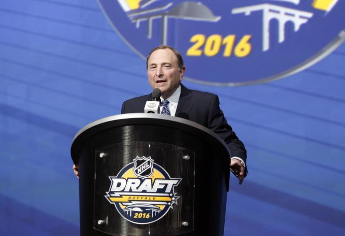 Kaj bo rekel komisar lige NHL Gary Bettman in kaj vodstvo Los Angeles Kings, ki si lasti Vojnova v ligi? | Foto: Reuters