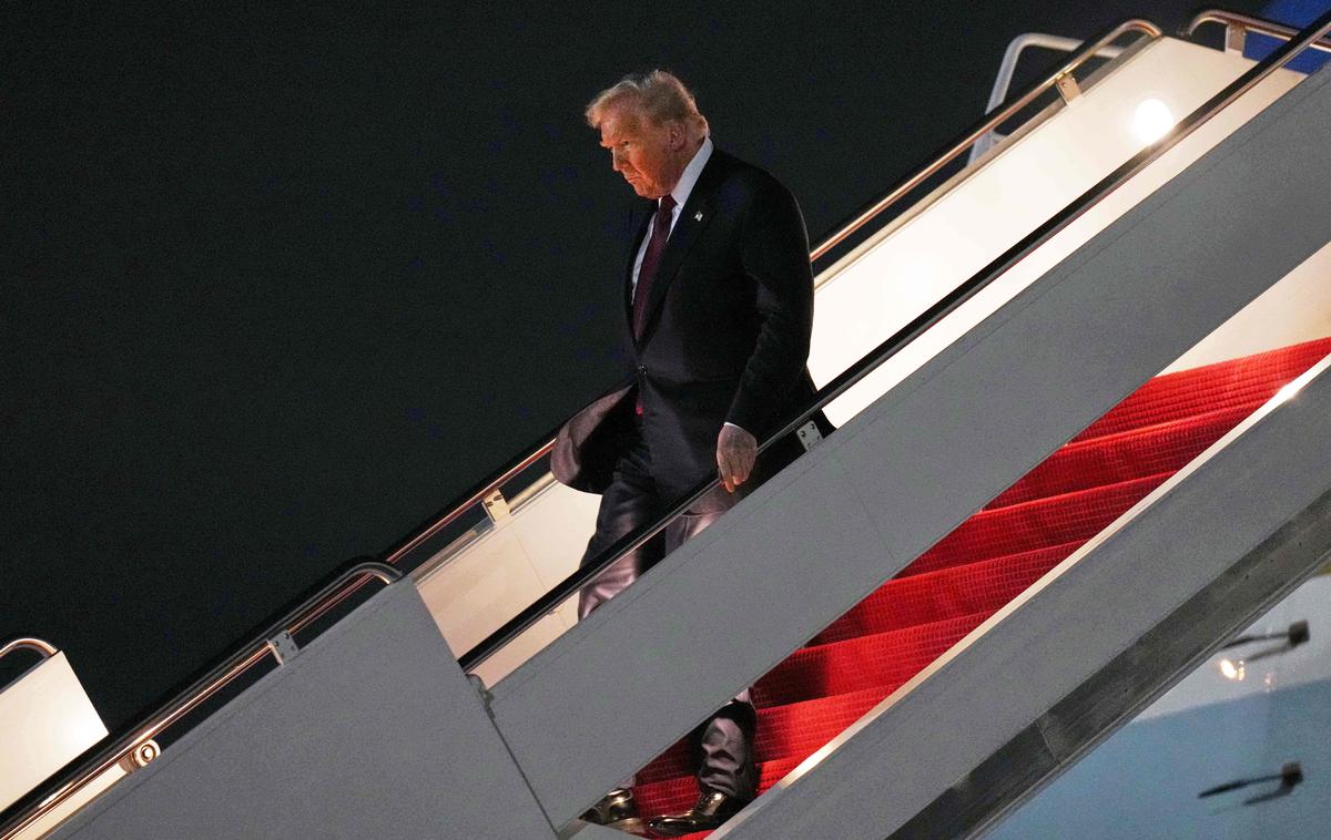 Donald Trump, Joint Base Andrews, vojaško oporišče | Vojaško oporišče se sicer redno uporablja za predsedniške lete. Ameriški predsednik Donald Trump je tako na primer v sredo pristal na letališču oporišča, ko se je vračal s poslovnega foruma na Floridi. | Foto Guliverimage