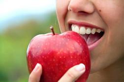 Minuta za zdravje: Z jabolki do belih zob