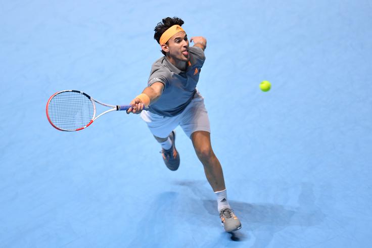 Dominic Thiem je v končnici tretjega niza pokleknil in izgubil proti pet let mlajšemu nasprotniku. | Foto: Gulliver/Getty Images