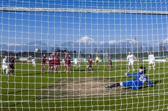 Polić prišel, Smrekar in Lešnik zapustila Zavrč