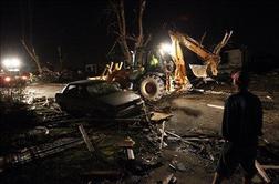 V divjanju tornada v ameriškem Missouriju umrlo 89 ljudi