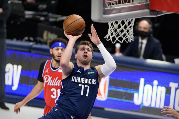 Luka Dončić | Luka Dončić je proti Philadelphii dosegel 32 točk, a je bilo to premalo za skalp. | Foto Reuters