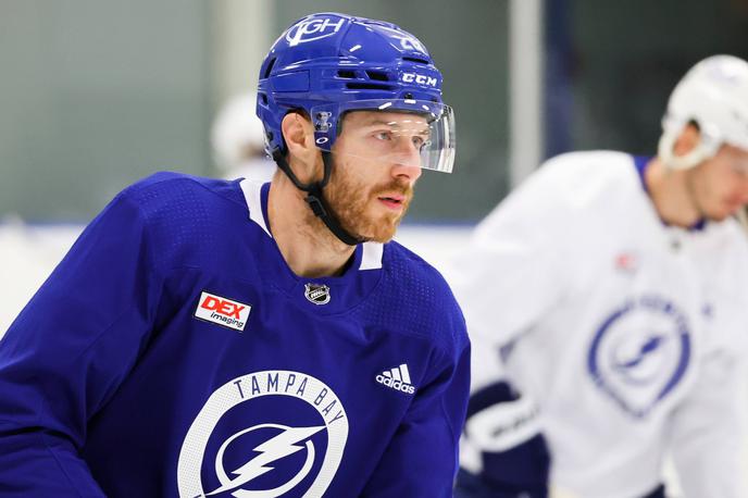 Ian Cole | Vodstvo Tampa Bay Lightning je začasno suspendiralo Iana Cola, ki se je znašel sredi obtožb o spolnem nadlegovanju mladoletne osebe. | Foto Guliverimage