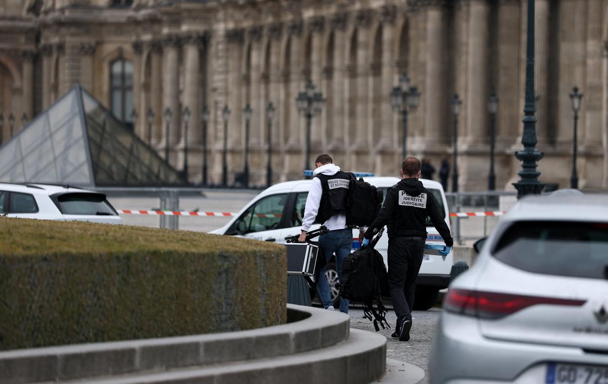 Tatovi oropali Louvre | Devetih kosov nakita iz 19. stoletja medtem še niso našli, poroča francoska tiskovna agencija AFP. | Foto Reuters