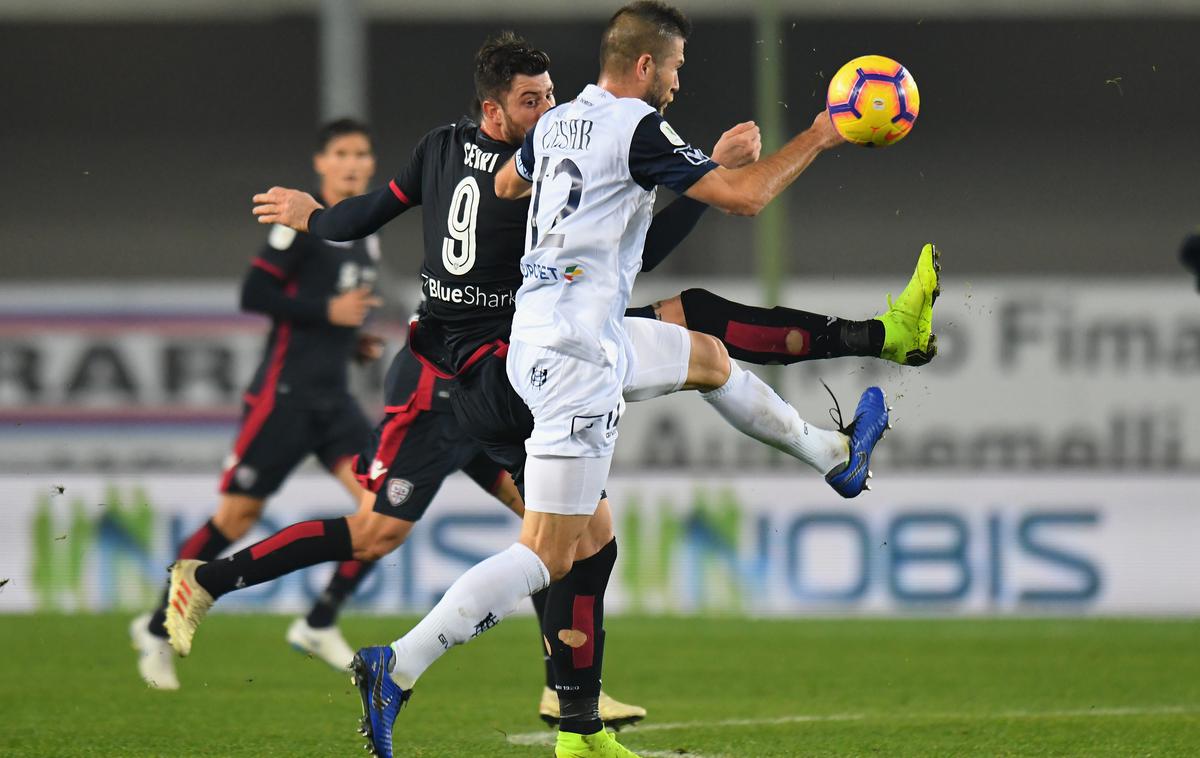 Boštjan Cesar | Boštjan Cesar v akciji na tekmi med Chievom in Cagliarijem. | Foto Getty Images