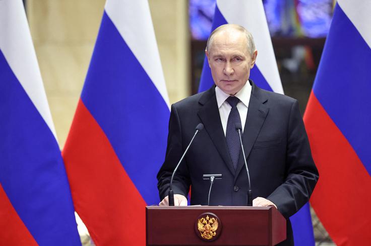 Ruski predsednik Vladimir Putin se je glede na četrtkove trditve ameriškega predsednika Donalda Trumpa strinjal s predlogom za začasno prekinitev ognja v Ukrajini.  | Foto: Reuters