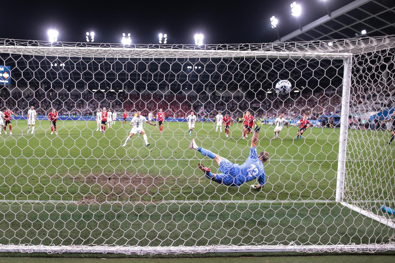 Benjamin Šeško marcou de pênalti, seu primeiro gol pela Eslovênia após seis jogos sem marcar. | Foto: www.alesfevzer.com