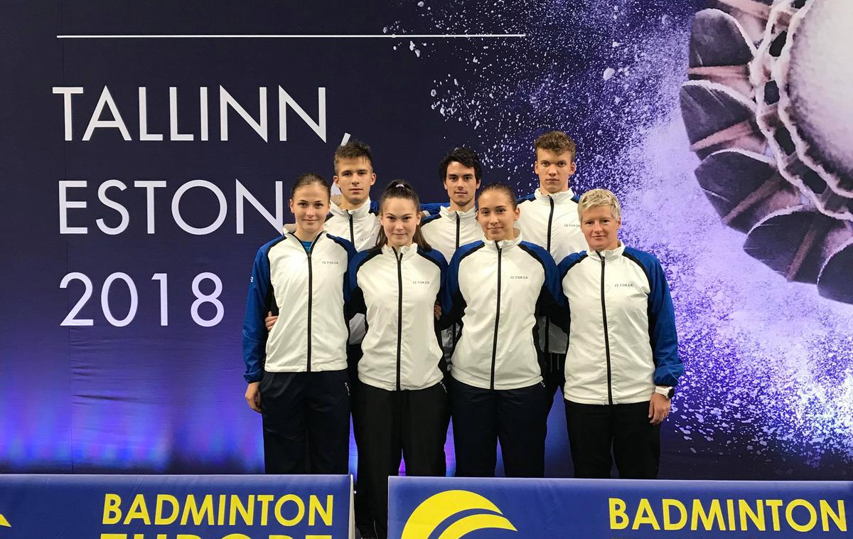 badminton | V Talinu te dni poteka evropsko mladinsko prvenstvo v badmintonu. Slovenske barve pod vodstvom trenerke Maje Kersnik (na fotografiji skrajno desno) zastopajo Maruša Vračar, Petra Polanc, Nike Brajkovič, Ian Spiller (v zgornji vrsti z leve strani), Domen Lonzarić in Klemen Lesničar.