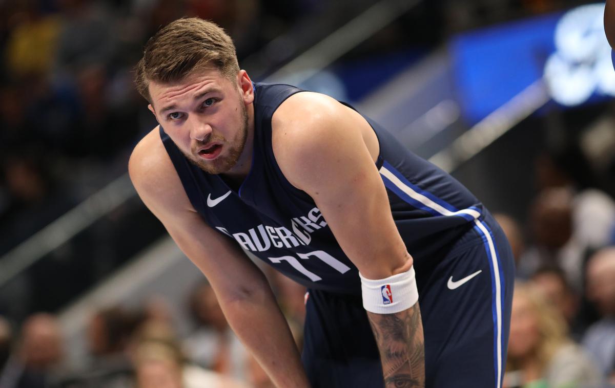 Luka Dončić | Luka Dončić kljub rekordni osebni statistiki (38 točk, 14 skokov in 10 asistenc) po tekmi s Kratkohlačniki ni skrival razočaranja. Zaradi zapravljene trojke se je počutil celo delno odgovornega za poraz proti New York Knicks (102:106), ki so letos zmagali šele drugič. | Foto Getty Images