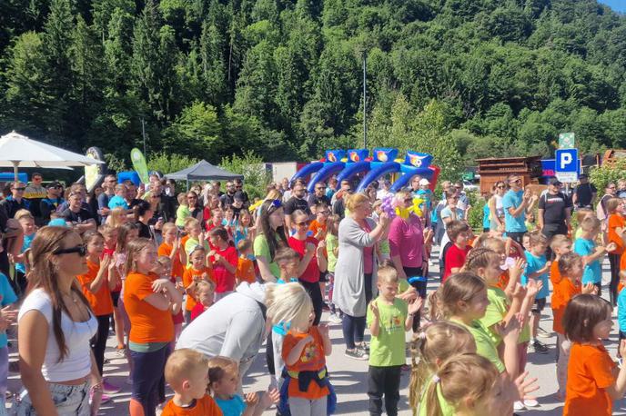 Skazin tek | V desetih letih je Skazin tek zbral že 151.050 evrov, namenjenih številnim organizacijam in posameznikom, ki otrokom vračajo priložnost. | Foto Plastika Skaza