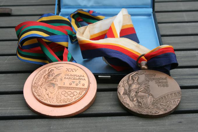 Mujkić je edini Slovenec, ki se lahko pohvali z olimpijsko medaljo za Slovenijo in Jugoslavijo. Leta 1988 je bil v Seulu v dvojcu tretji, tretji pa je bil tudi leta 1992 v Barceloni s četvercem brez krmarja. | Foto: Alenka Teran Košir