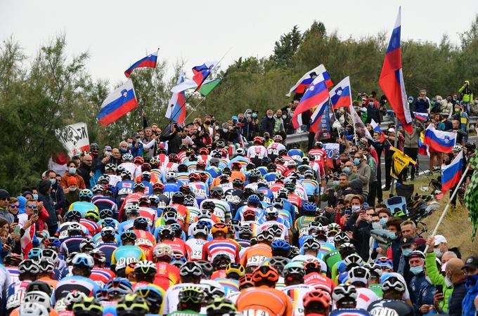 Na prvenstvu v Imoli so v glavnih vlogah "nastopali" tudi slovenski kolesarji, še posebej Primož Roglič in Tadej Pogačar. Roglič je bil na koncu šesti. | Foto: Reuters