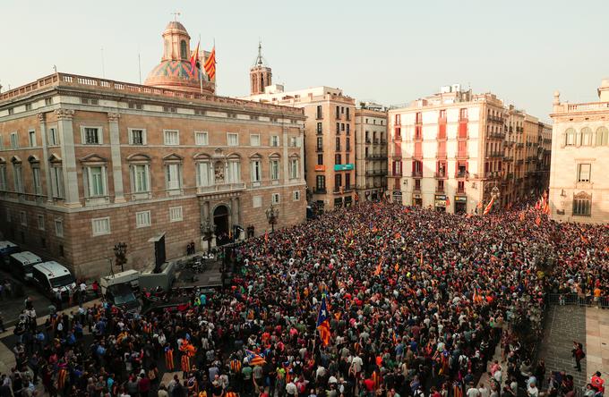 Tudi v Madridu se po besedah Luke Lisjaka Gabrijelčiča zavedajo, da z odvzemom avtonomije Barceloni lahko dosežejo bolj malo. | Foto: Reuters