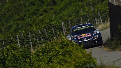 Ogier Volkswagnu podaril prvo zmago na domačem reliju