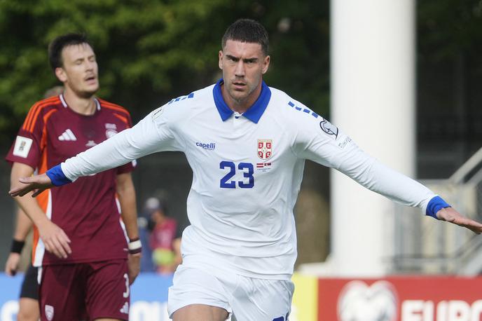 Dušan Vlahović | Srbi so v prvem krogu z 1:0 premagali Latvijo, gol je dosegel Dušan Vlahović. Nocoj se bodo doma pomerili s še neporaženo Anglijo. | Foto Reuters
