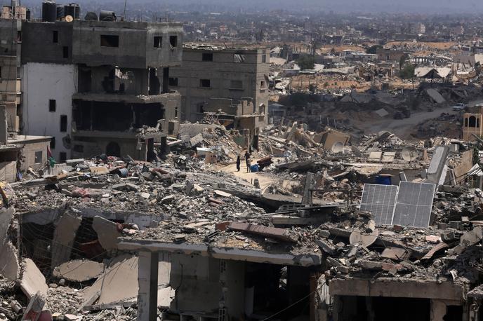 Khan Younis | V zadnjih 24 urah je v izraelskih napadih ali za posledicami napadov skupno umrlo 37 ljudi. | Foto Reuters