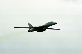 ZDA na Japonsko poslale nadzvočne bombnike B1