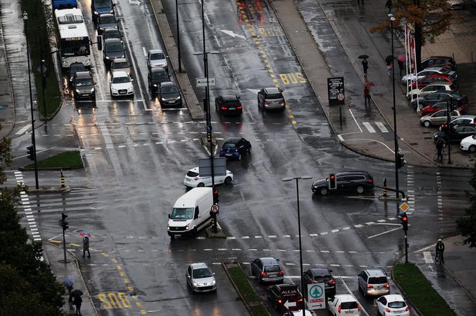 Celovška cesta | Previdno na cestah ob spremenjenem režimu. | Foto STA