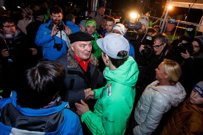 Jože Šlibar med čestitko Petru Prevcu. | Foto: Grega Valančič/Sportida