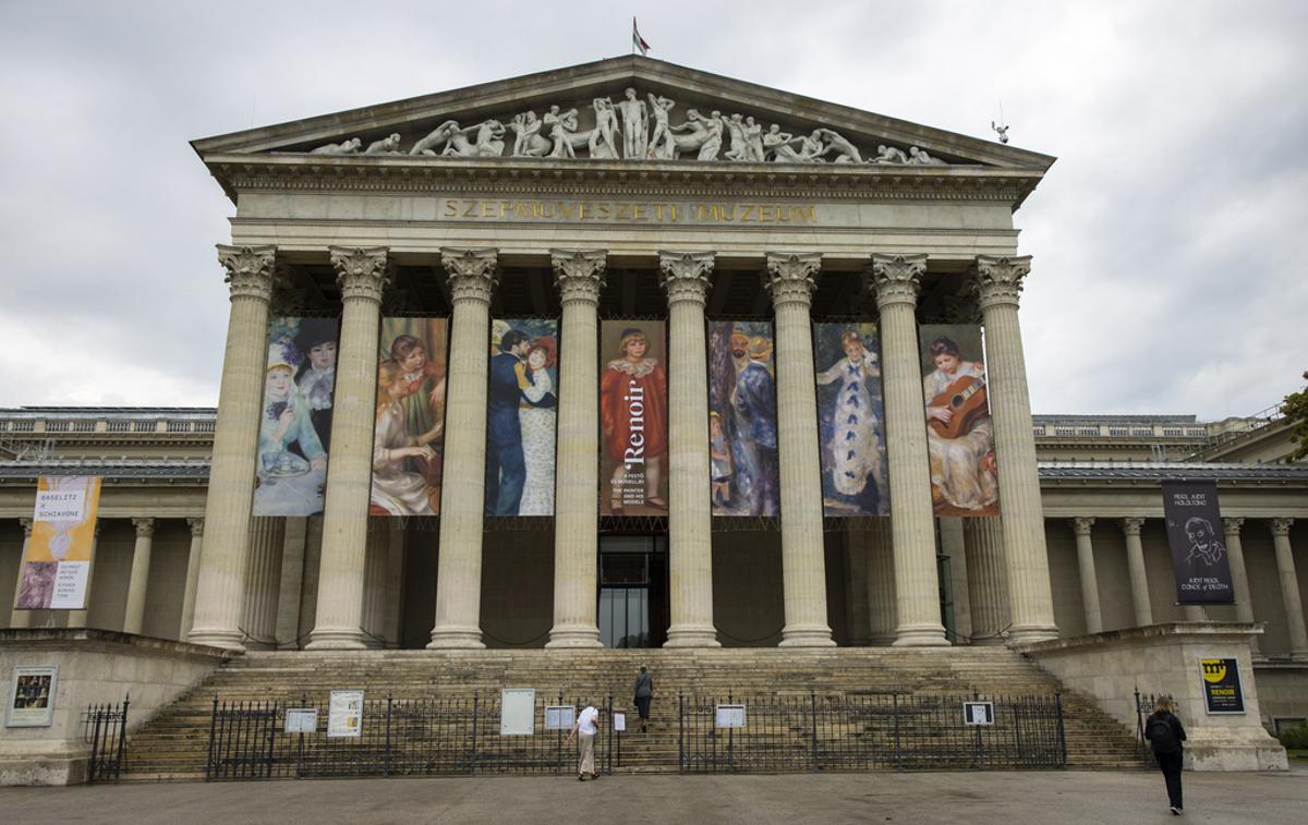 Budimpešta, muzej, Renoir | To je prva razstava na Madžarskem, ki so jo v celoti posvetili temu francoskemu impresionističnemu slikarju, potem ko so že pripravili nekaj uspešnih razstav umetnikov francoskega impresionizma in postimpresionizma, kot so Monet, Van Gogh, Cezanne in Malevič. | Foto Guliverimage