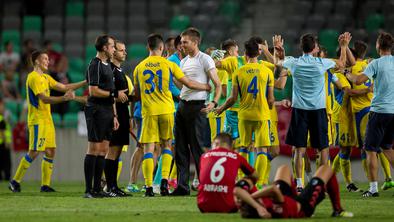 Zgodovinski prizor: Slovenci si hitijo v objem, šokirani Nemci popadali na tla