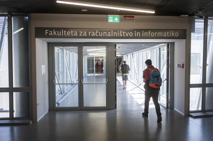 fakulteta za računalništvo in informatiko | Naslednje leto bo namreč na fakulteti 50 manj vpisnih mest, ker je ministrstvo za visoko šolstvo, znanost in inovacije že po dveh letih ukinilo financiranje povečanega vpisa v programe računalništva in informatike. | Foto Siol.net