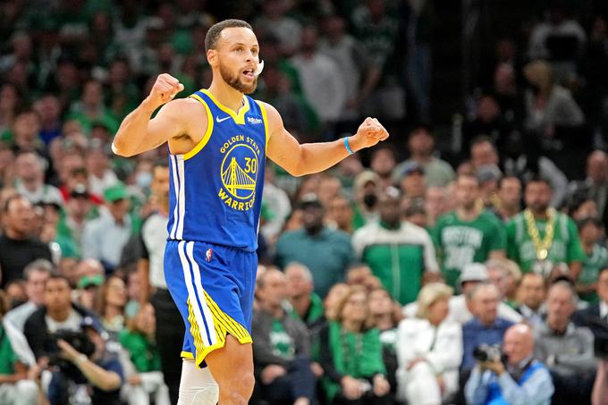 Stephen Curry je na šesti tekmi finala prispeval 34 točk, sedem skokov in sedem asistenc. | Foto: Reuters