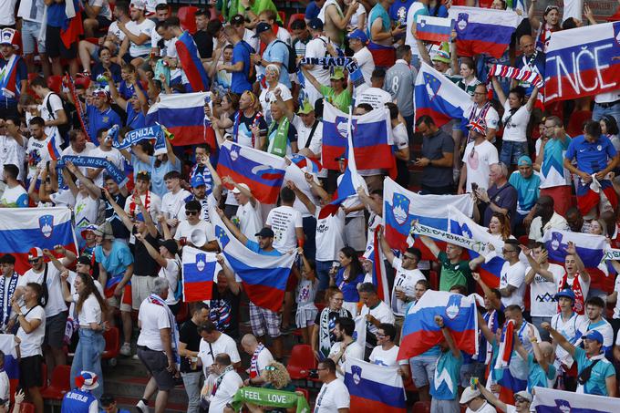 V Frankfurtu bo današnji spektakel spremljalo najmanj šest tisoč slovenskih navijačev. | Foto: Reuters