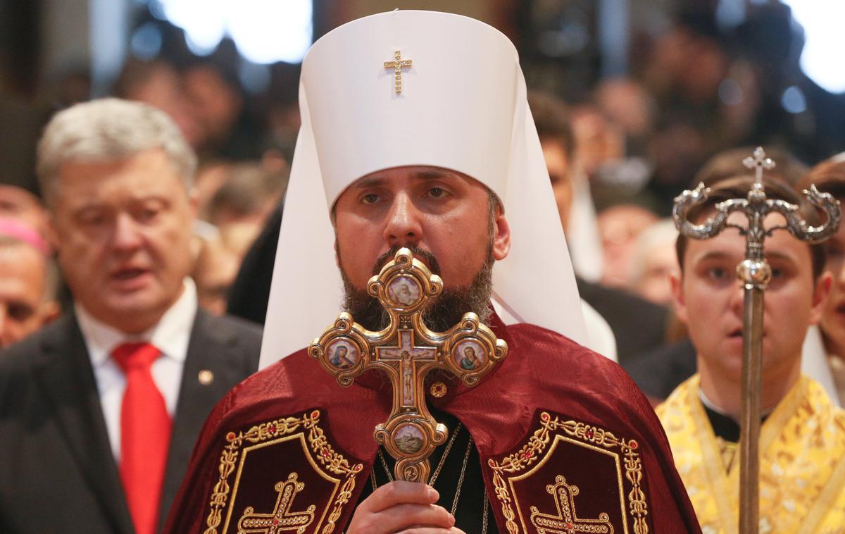 Ustoličenje patriarha Epifanija | Ukrajina je decembra za poglavarja svoje, po novem samostojne cerkve izbrala 39-letnega Epifanija (v ozadju levo predsednik države Peter Porošenko). | Foto Reuters