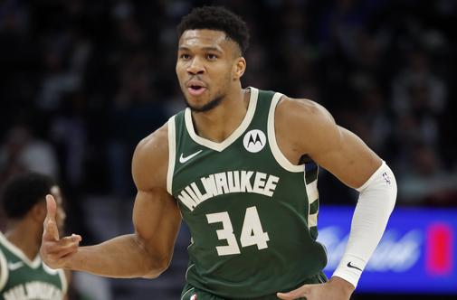 Antetokounmpo s 33 točkami igralec tekme, Jokić do 17. trojnega dvojčka