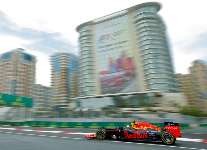 Red Bull je z Renaultovim motorjem popolnoma hendikepiran na dolgih ravninah. | Foto: 