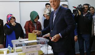 Volitve v Turčiji: Erdogan znova z absolutno večino v parlamentu