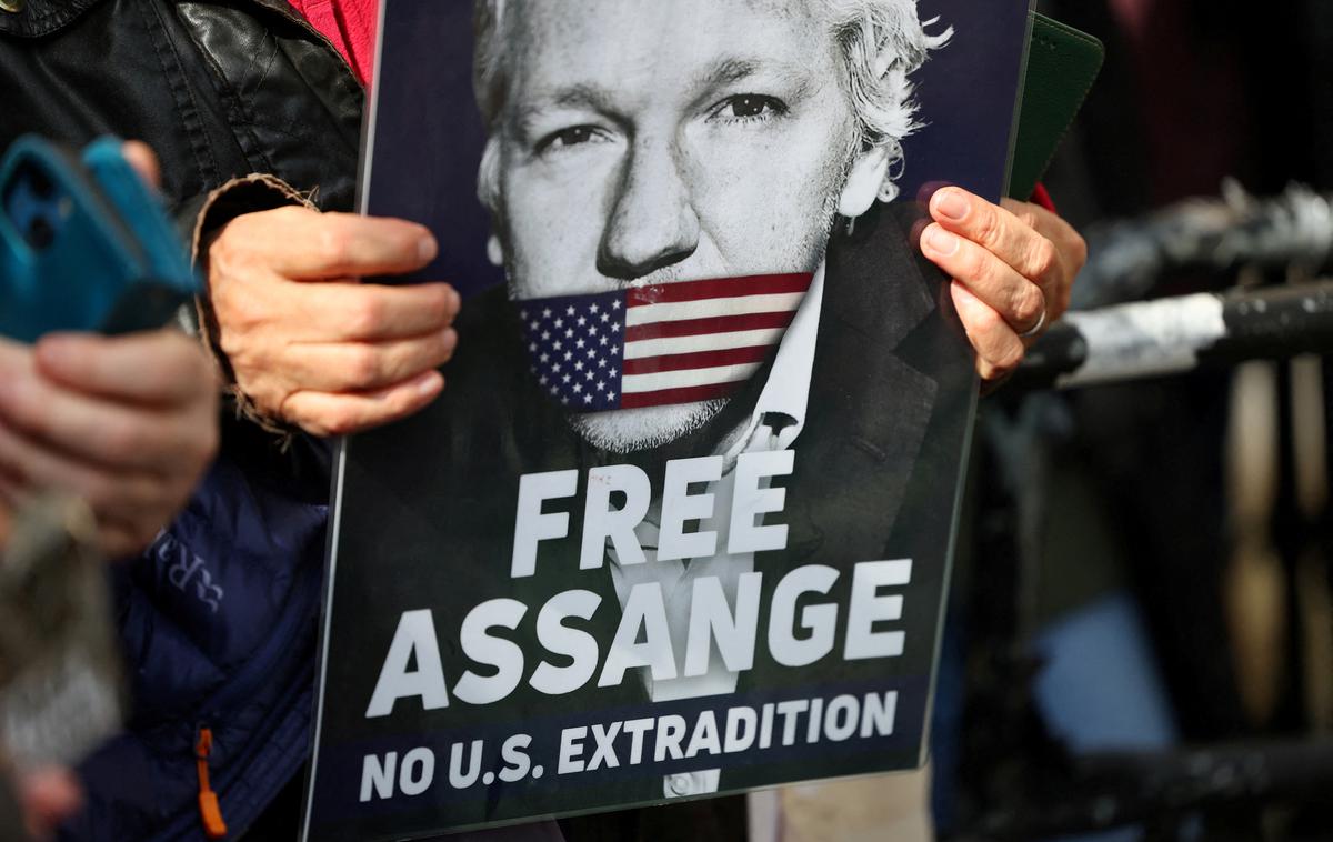 Julian Assange | Assange se že več kot desetletje bori proti izročitvi ZDA, marca pa je višje sodišče v Londonu dovolilo celovito obravnavo njegove pritožbe. | Foto Reuters