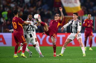Juventus v derbiju kroga do točke v Rimu