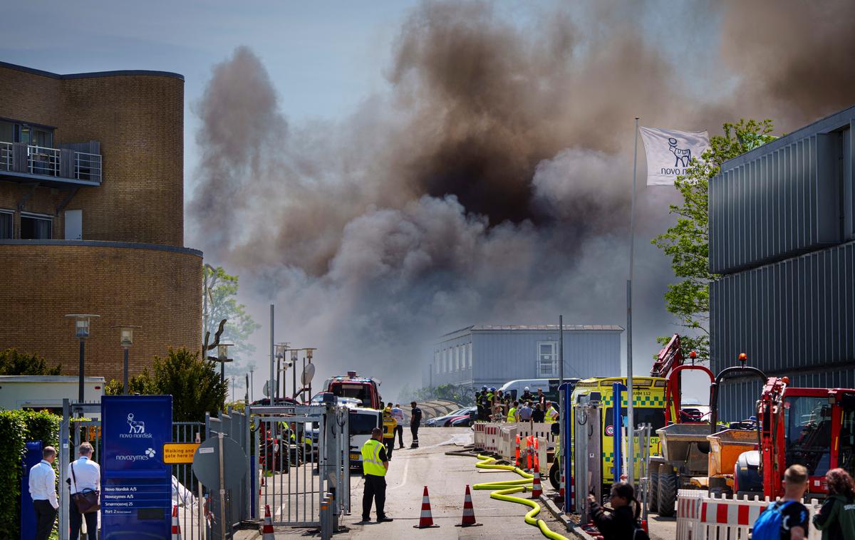 požar v proizvodnji Novo Nordiska | Požar je obvladalo šele sto gasilcev. | Foto Reuters