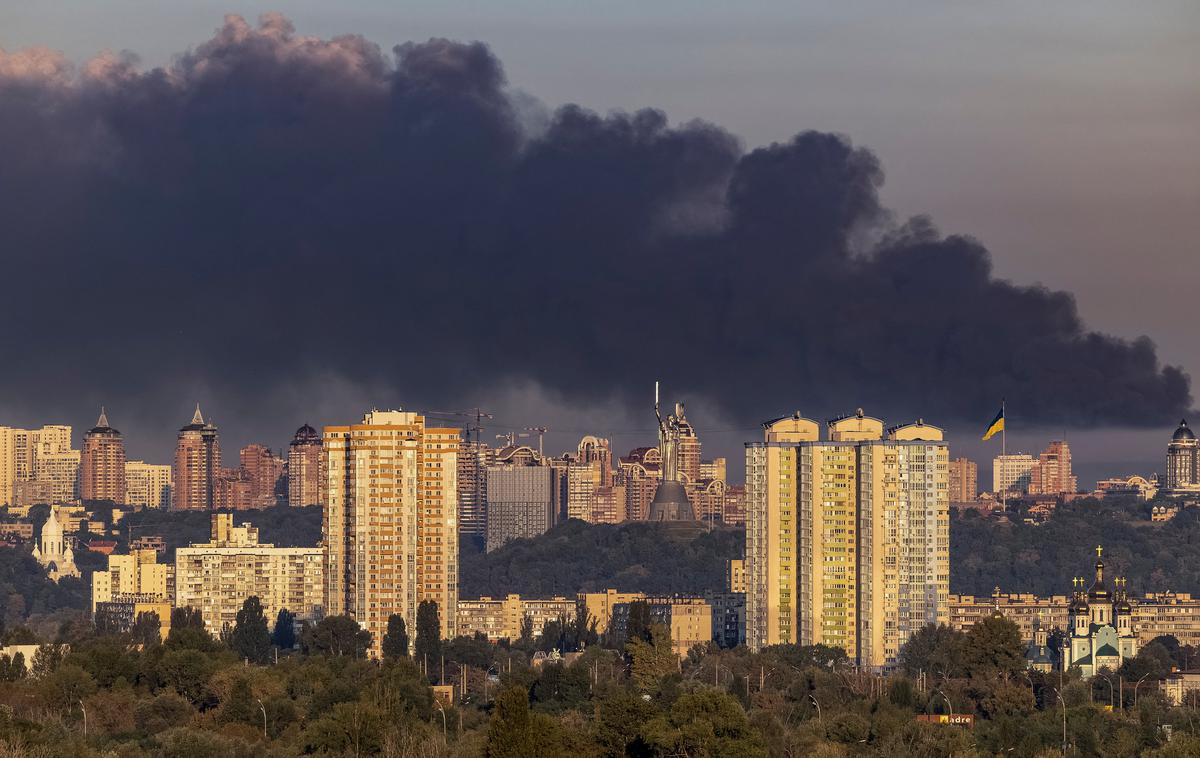 Kijev | Bistveni točki mirovnega načrta sta, da mora Kijev Moskvi predati zasedeni polotok Krim ter regiji Donetsk in Lugansk na vzhodu države. | Foto Reuters