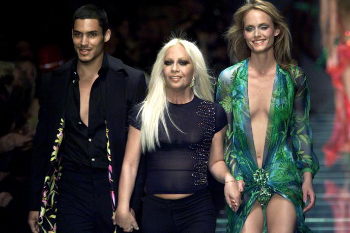 Versace | Amber Valletta je obleko predstavila na modni reviji septembra 1999. | Foto Reuters