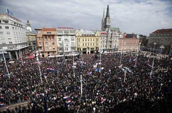 Protest Hrvatov: Napisi v cirilici so nadaljevanje srbske agresije